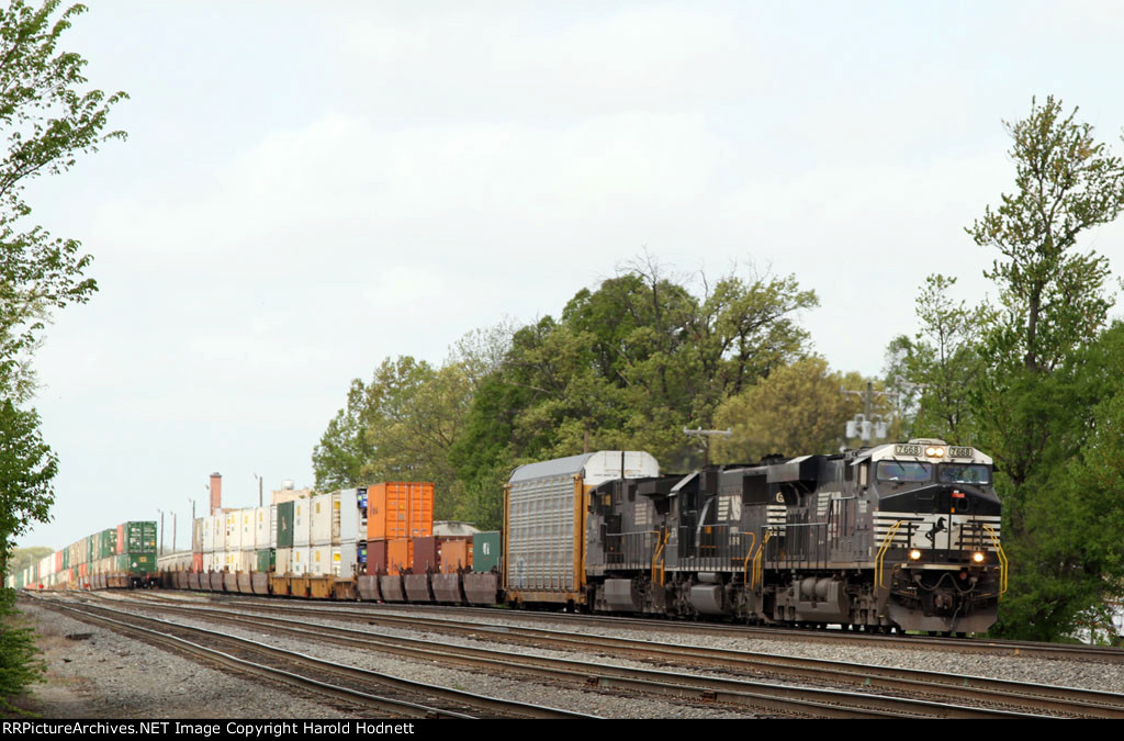 NS 7668 leads train 214 past the rear of train 213